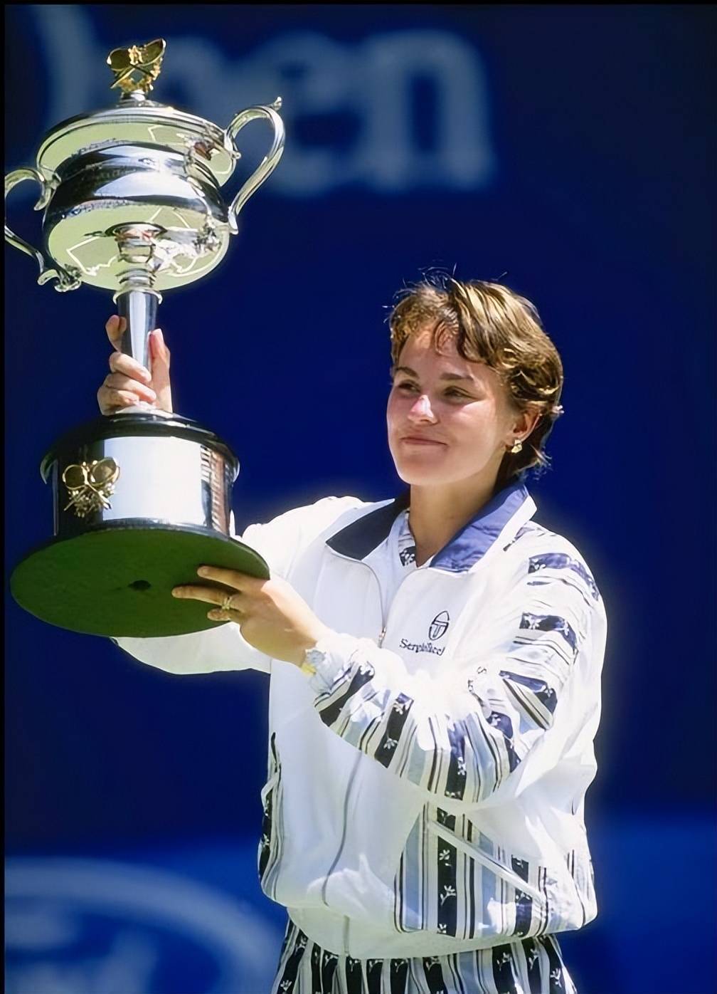 俄罗斯女子射击选手准确度出众斩获冠军