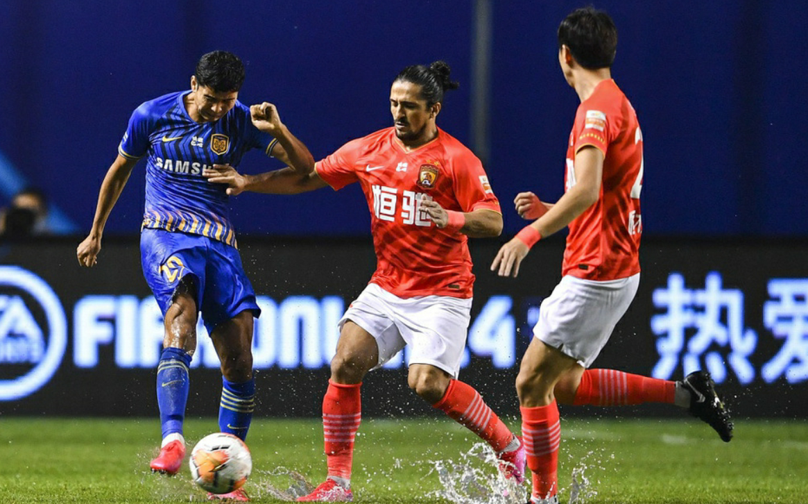 橄榄球官方公布最新积分榜,悬念再起 橄榄球官方公布最新积分榜,悬念再起