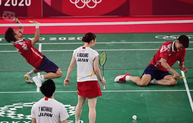 韩国队绝杀日本队，黄鸭组合统治全场