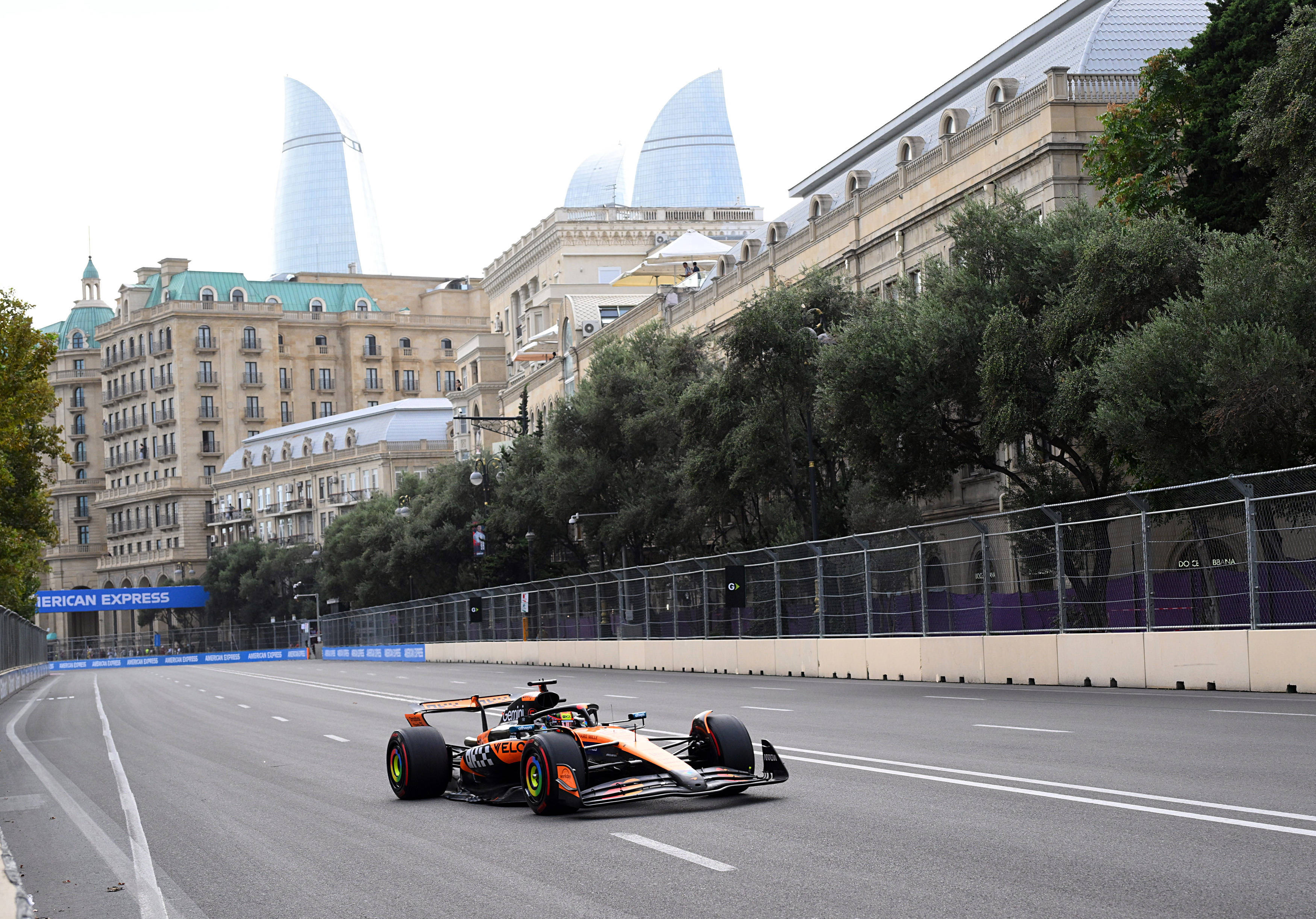 红牛二队完胜迈凯伦,汉密尔顿惊艳四座 红牛二队完胜迈凯伦,汉密尔顿惊艳四座