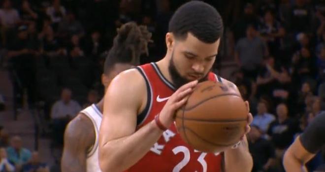 马刺绝杀上海队，西亚卡姆点燃赛场